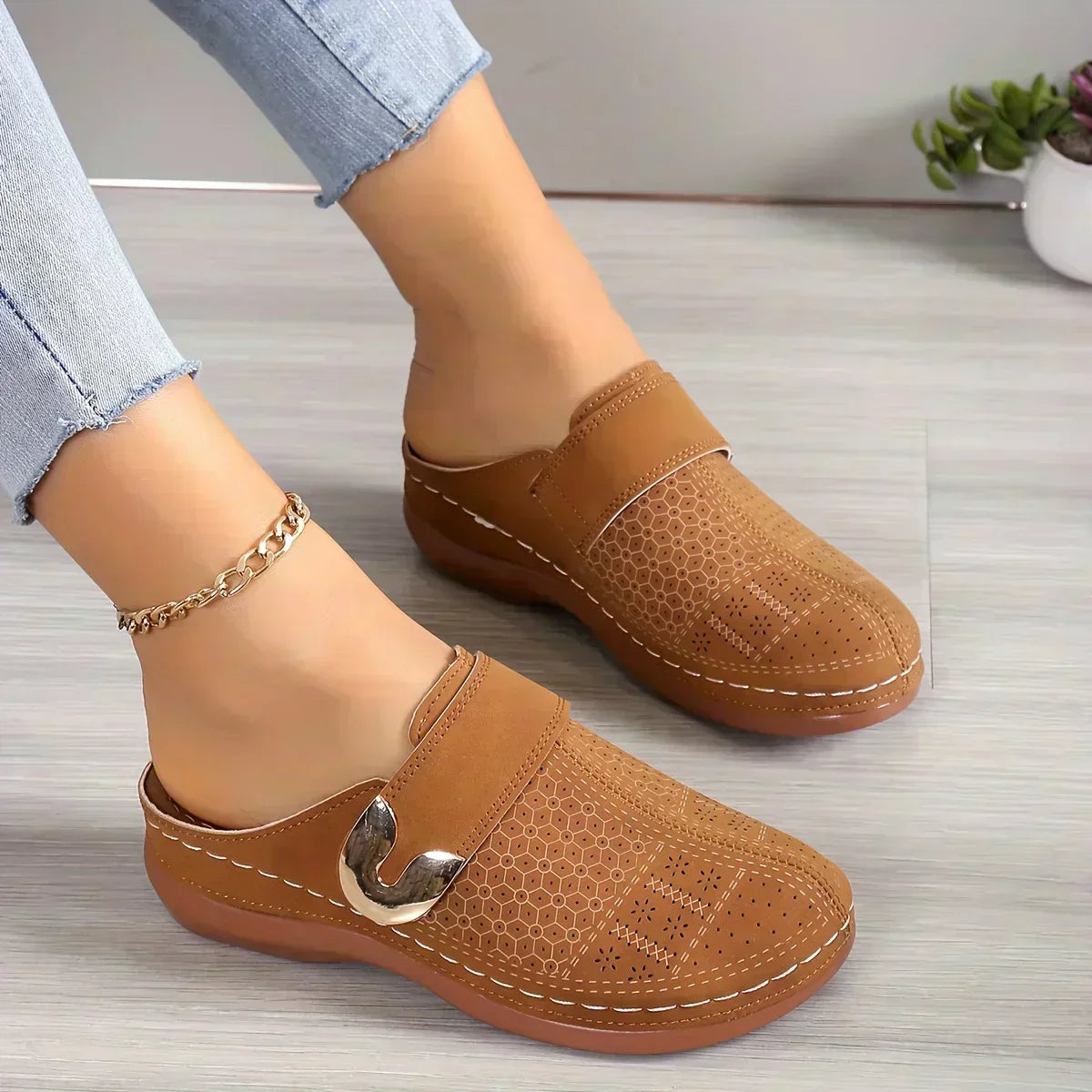 Caprielle | Chic Sandals