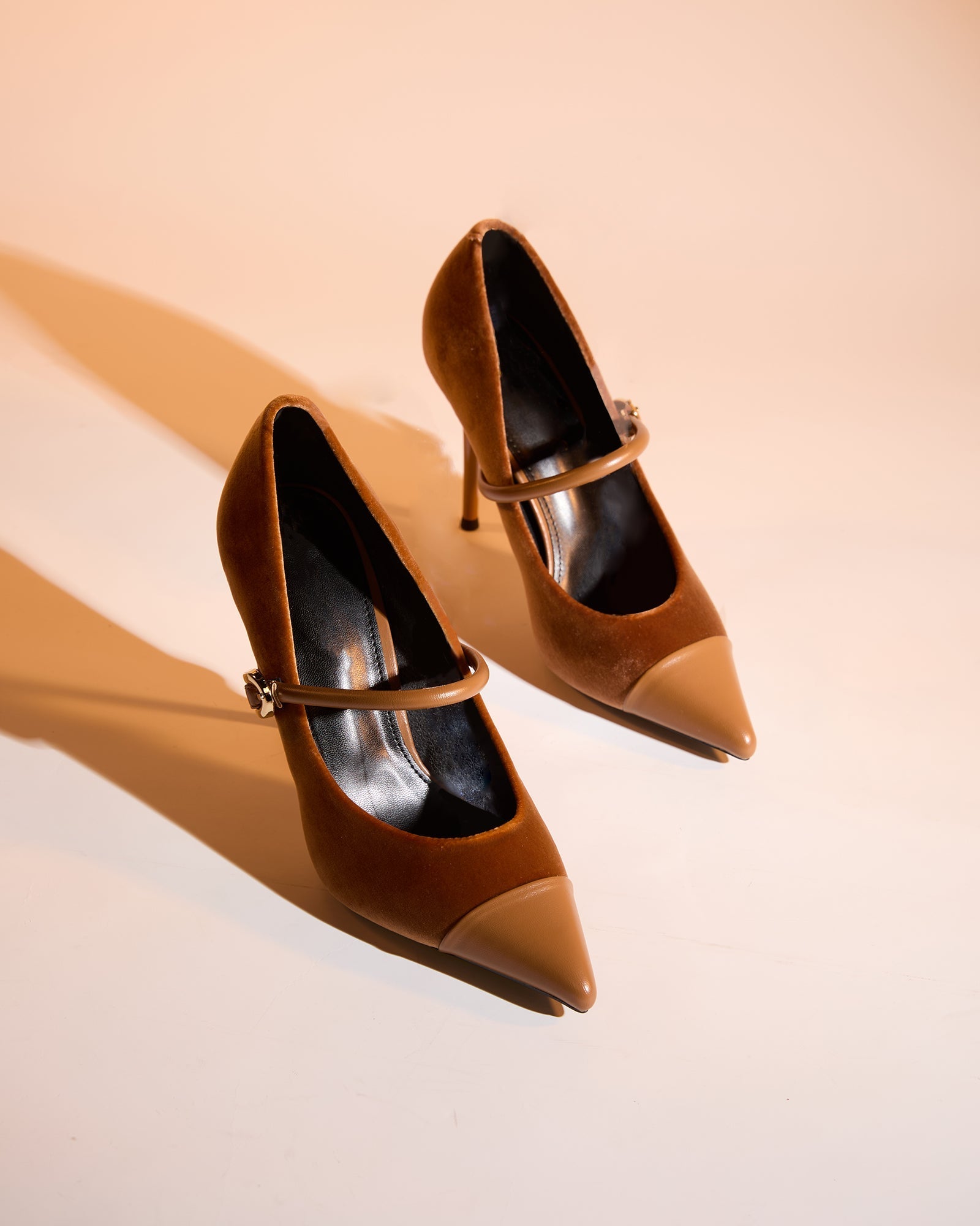 Vada Splicing Velvet Pumps In Brown
