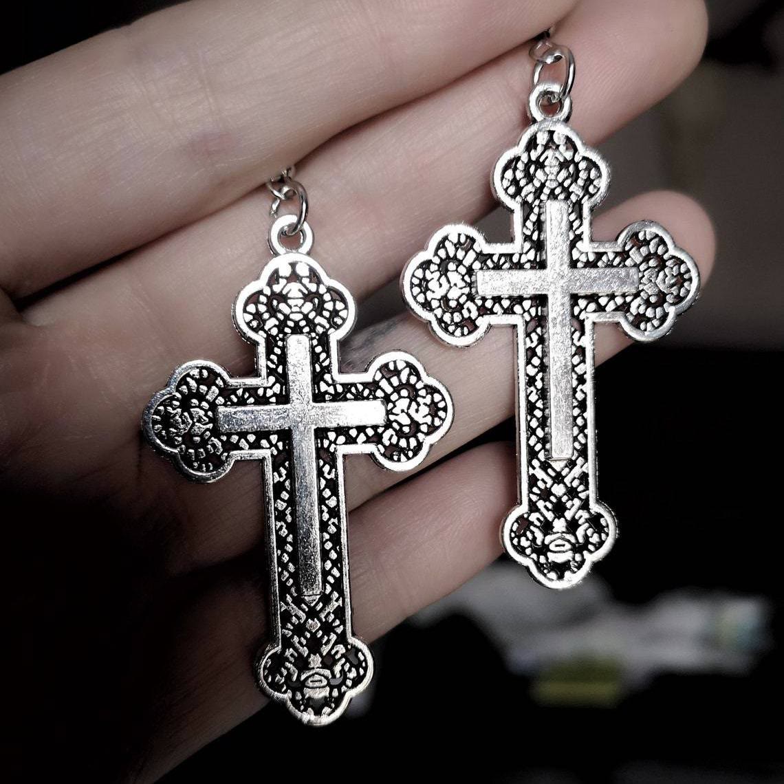 Vintage Filigree Cross Drop Earrings: Stylish Everyday Accessory