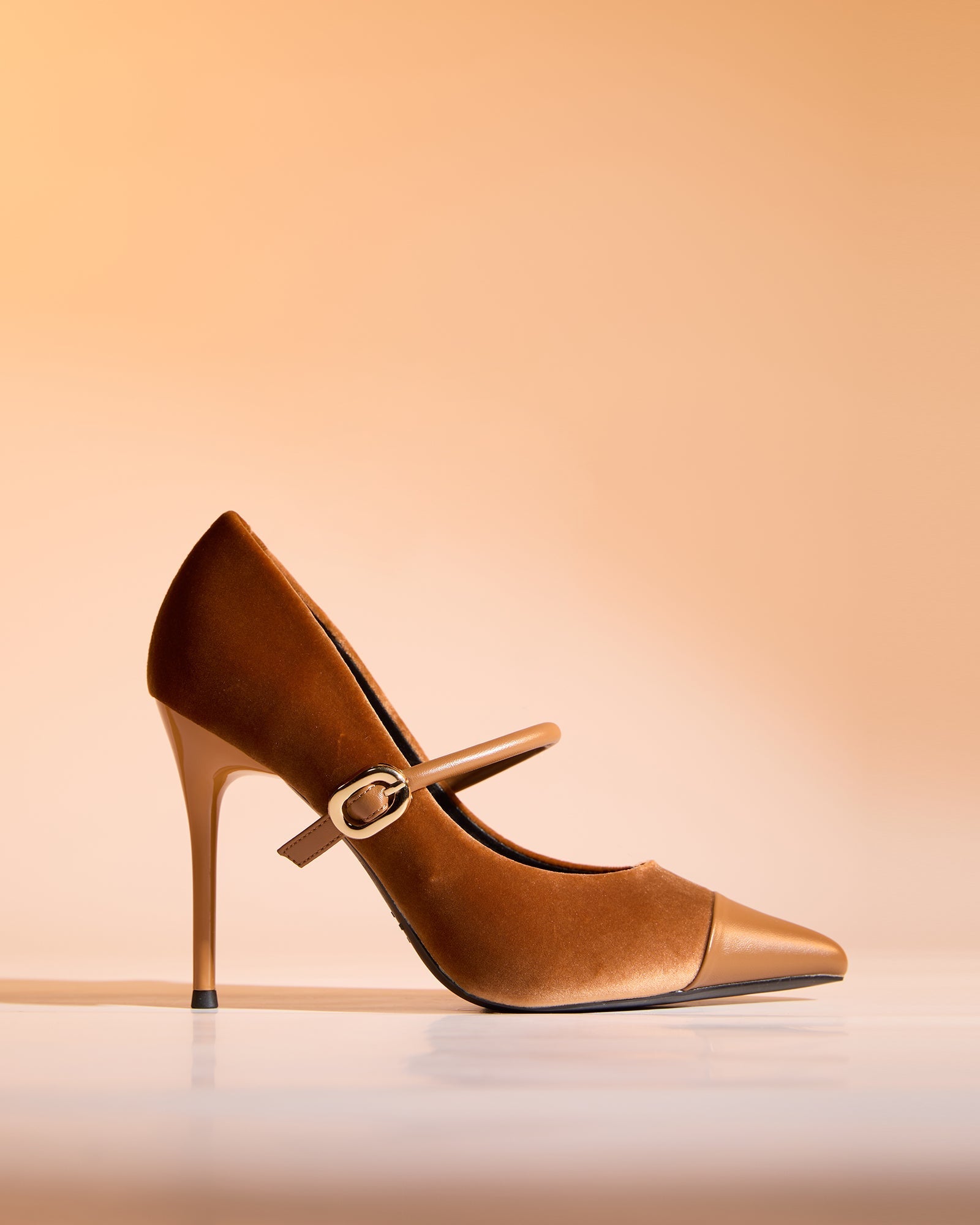 Vada Splicing Velvet Pumps In Brown